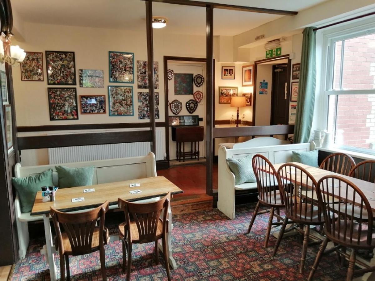 Lion Hotel Llanbister Exterior photo